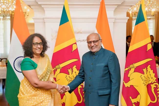 ඉන්දීය  උප ජනපති අග්‍රාමාත්‍යවරිය හමුවෙයි