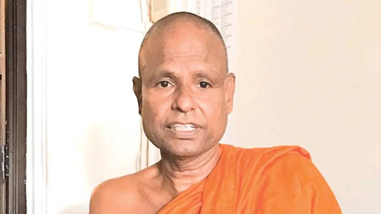 අත්අඩංගුවේ සිටි පල්ලේගම හේමරතන හිමි අද මහේස්ත්‍රාත් අධිකරණයට 